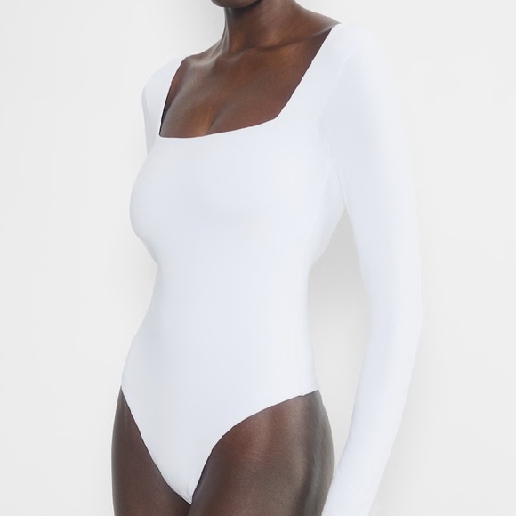 Aritzia Squareneck Contour Bodysuit - Picture 2 of 4